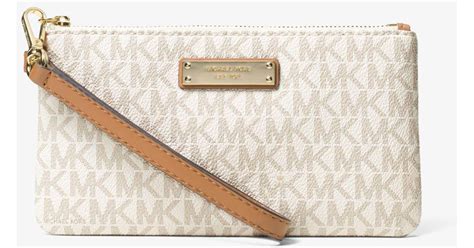 michael kors logo jet set signature medium clutch|Jet Set Medium Signature Logo and Patent Convertible.